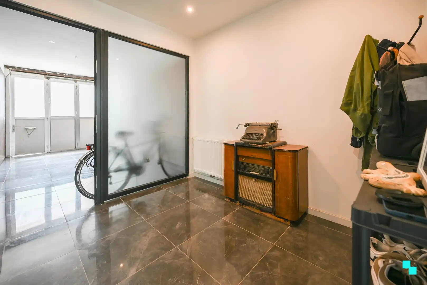 Ruime woning nabij centrum Bissegem foto 4