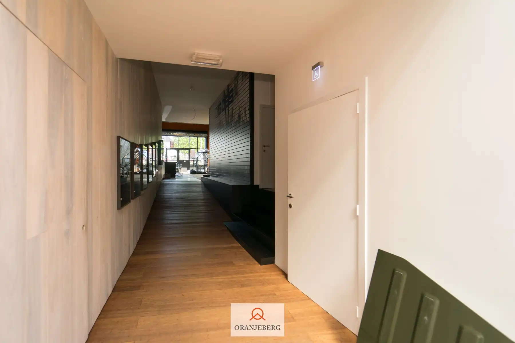Multifunctioneel ruim pand aan Portus Ganda foto 9