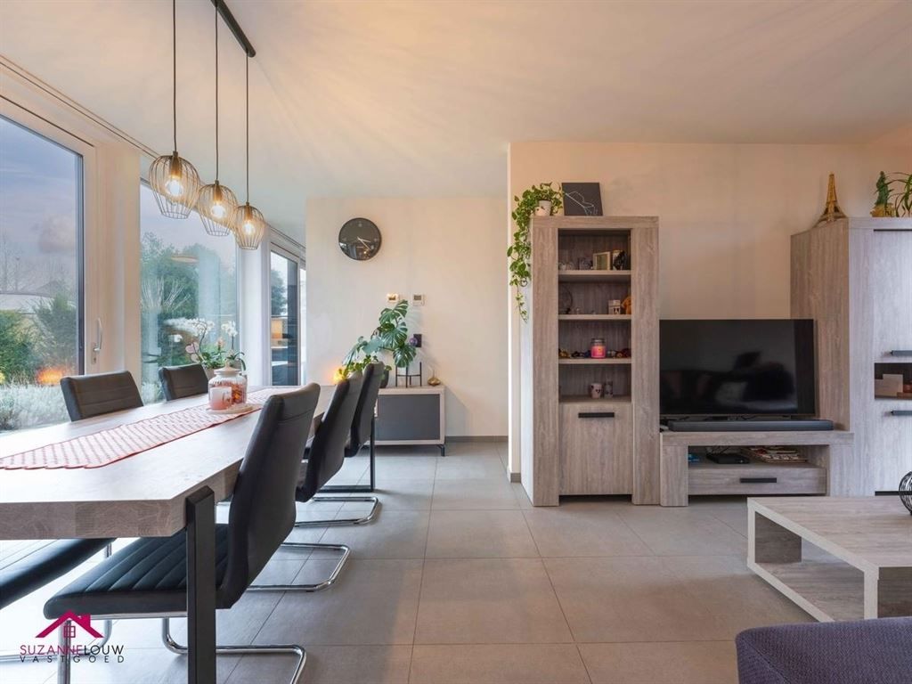 Half-vrijstaande, moderne nieuwbouwwoning foto 12