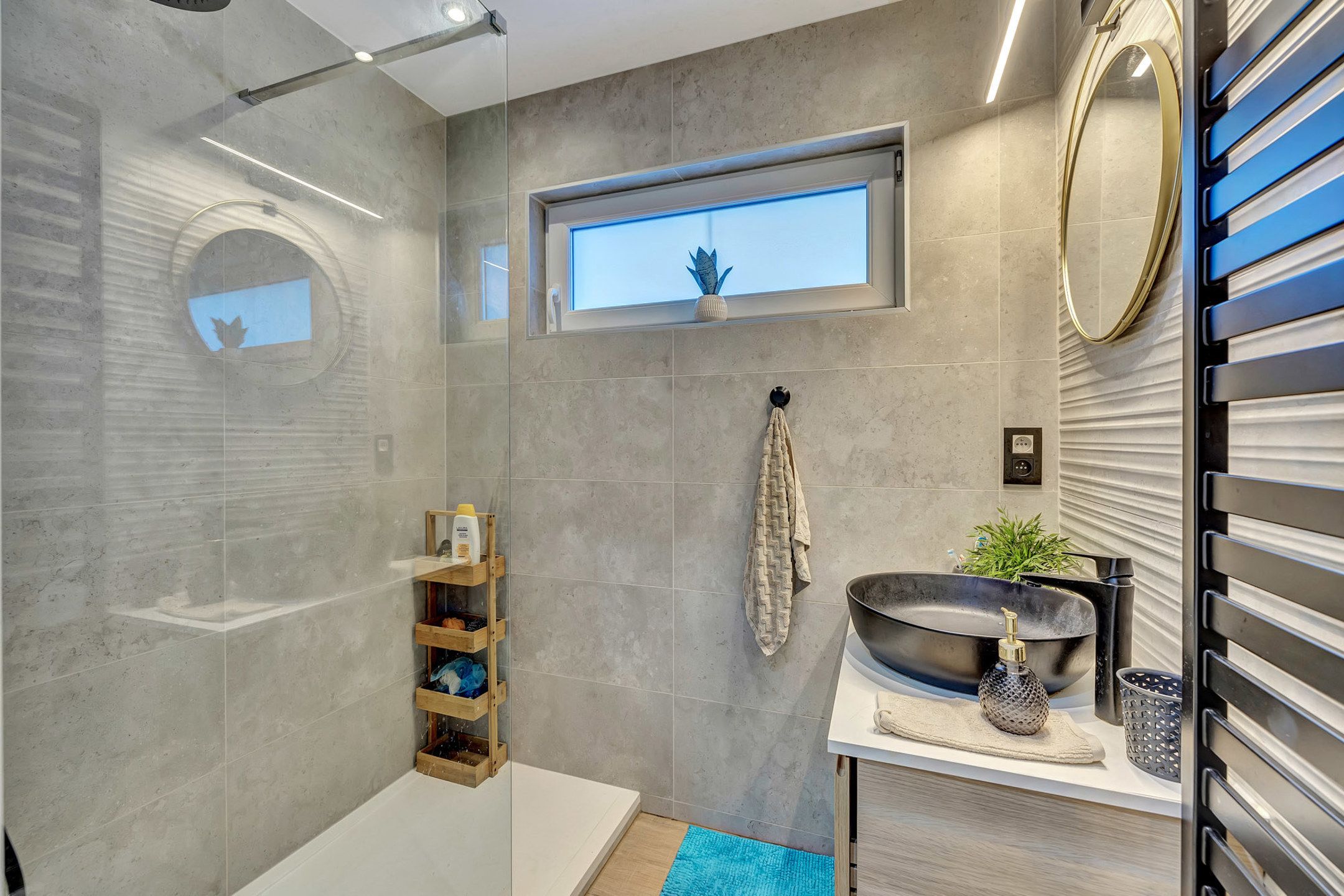 Instapklare woning met ruime tuin en garage foto 11