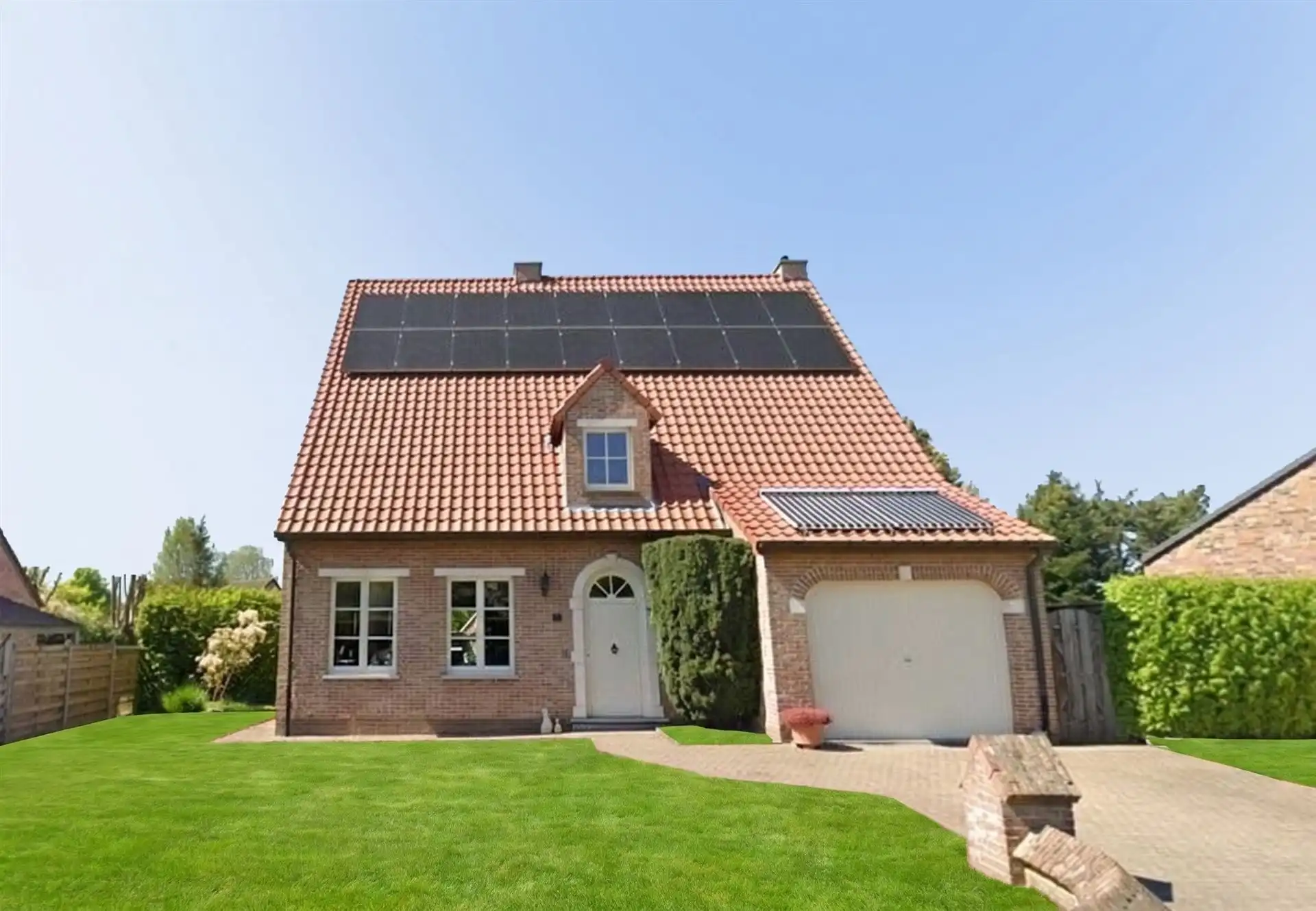 Stijlvolle woning met 4 slks op een perceel van 897m²  foto 3