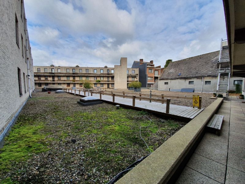 Bemeubeld 2 slpk-appartement (+-100m²) in hartje Geel met autostaanplaats en kelderberging foto 15