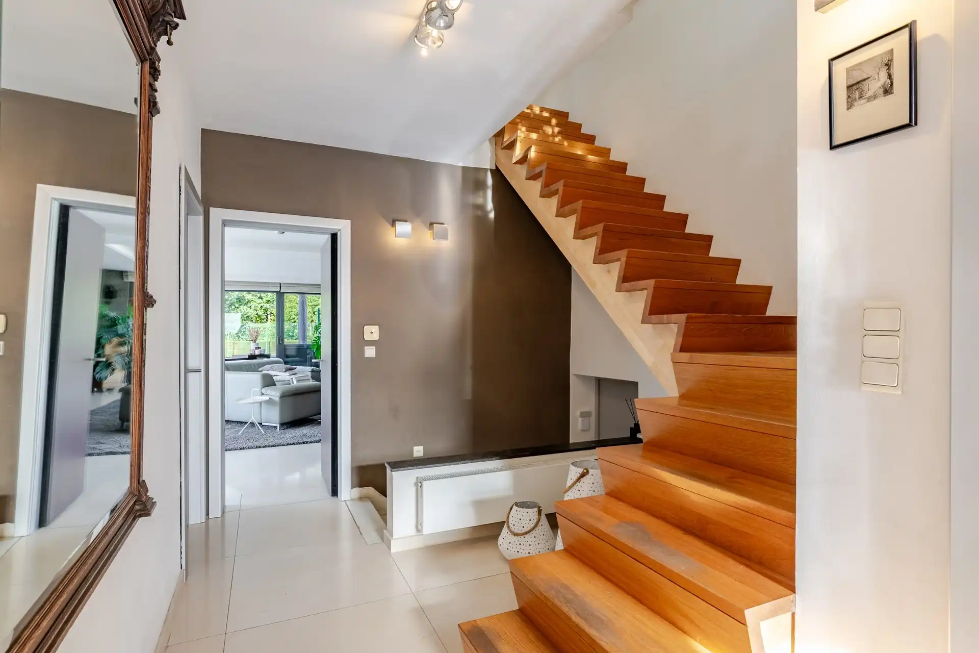 Exclusieve woning met 5 slaapkamers, tennisplein, poolhouse en ruime tuin foto 3
