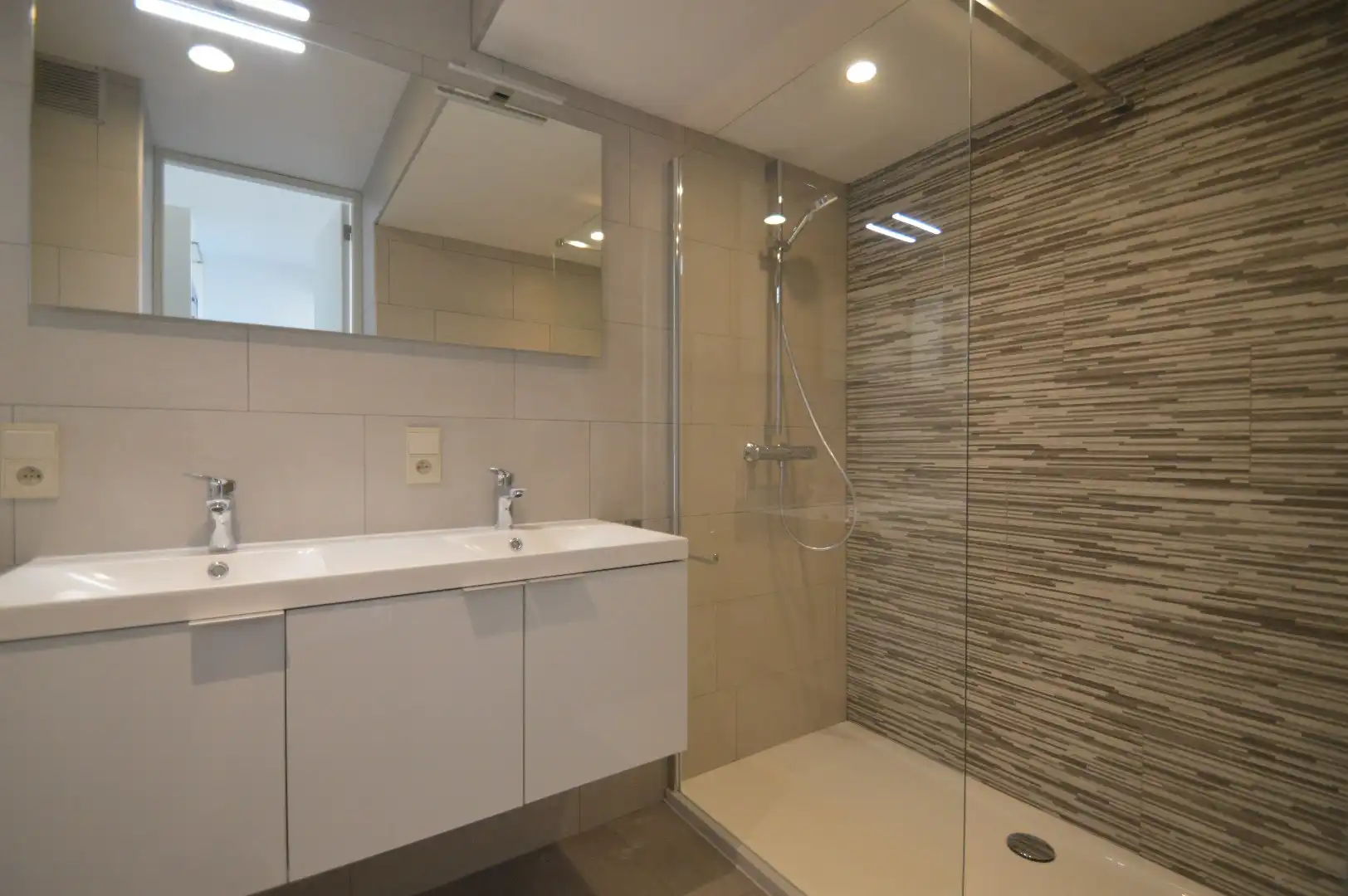 Uniek en luxueus duplex appartement (169 m²) met dakterras in de prachtig gerestaureerde historische "Hof de Mean" foto 7