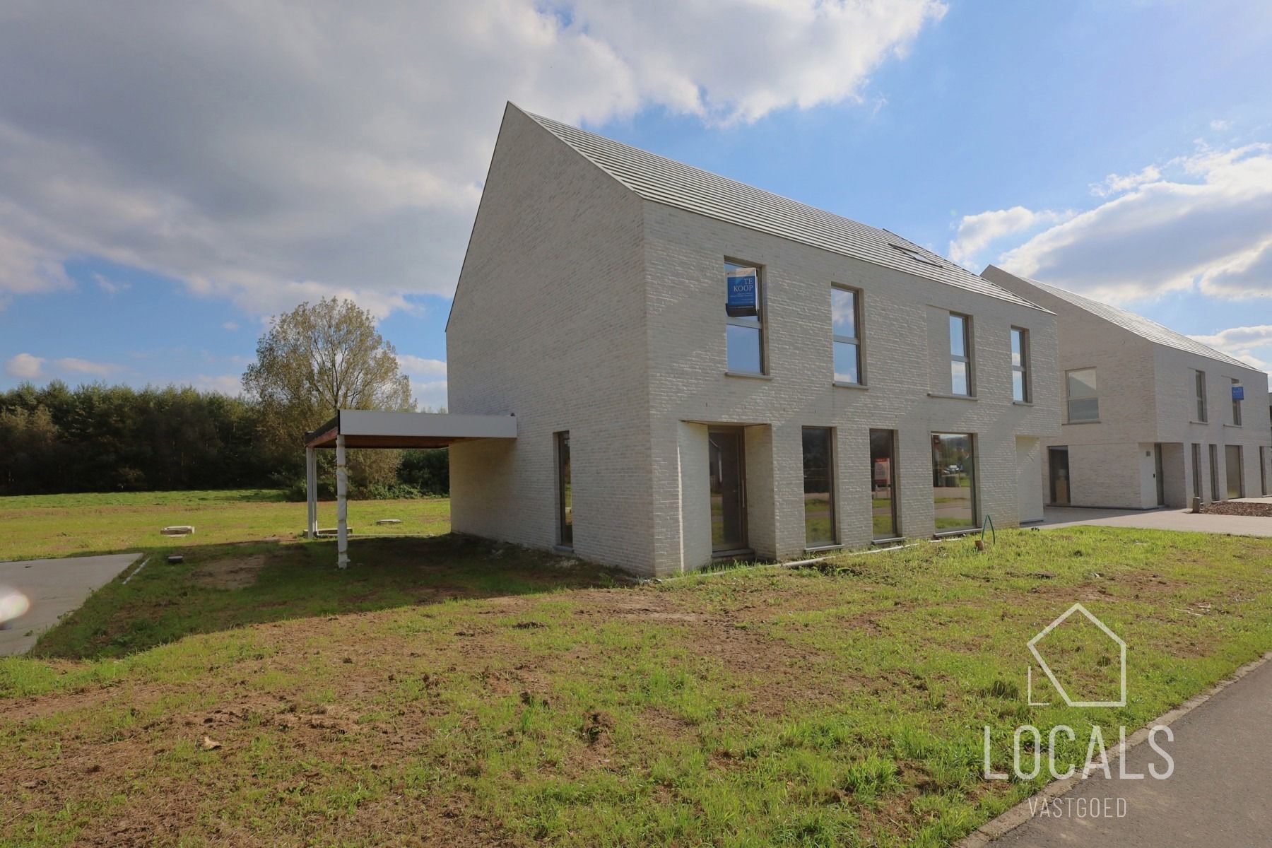 6% BTW mogelijk - moderne HO nieuwbouwwoning met carport foto {{pictureIndex}}