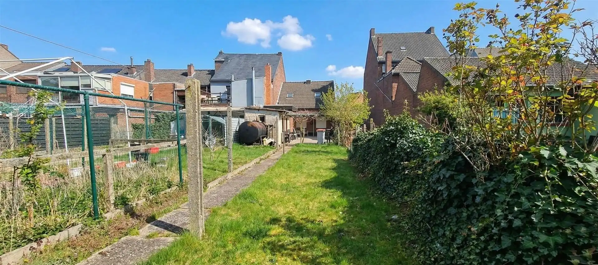 Te renoveren woning met 3 slaapkamers  foto 4