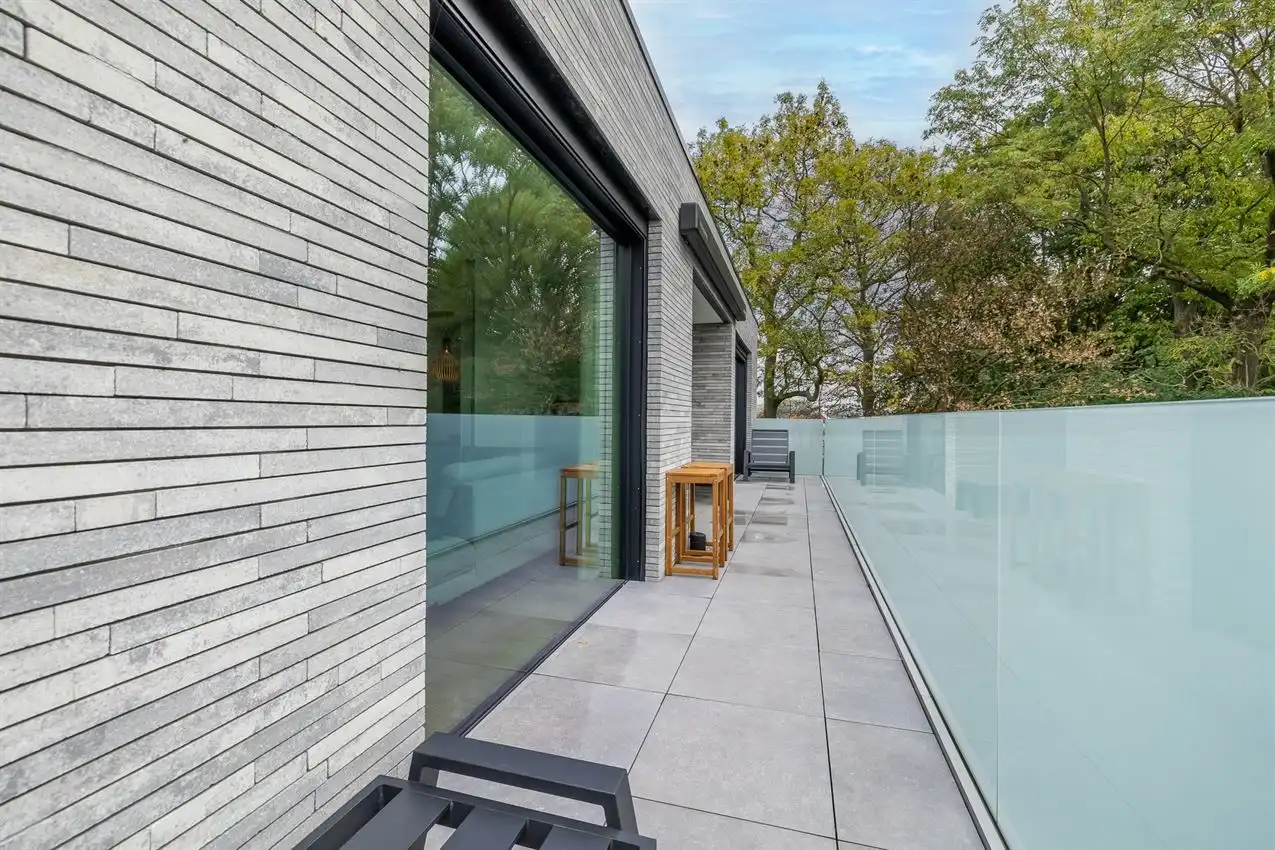 Gemeubelde penthouse met 2 slpk, ruim terras en autostaanplaats foto 24