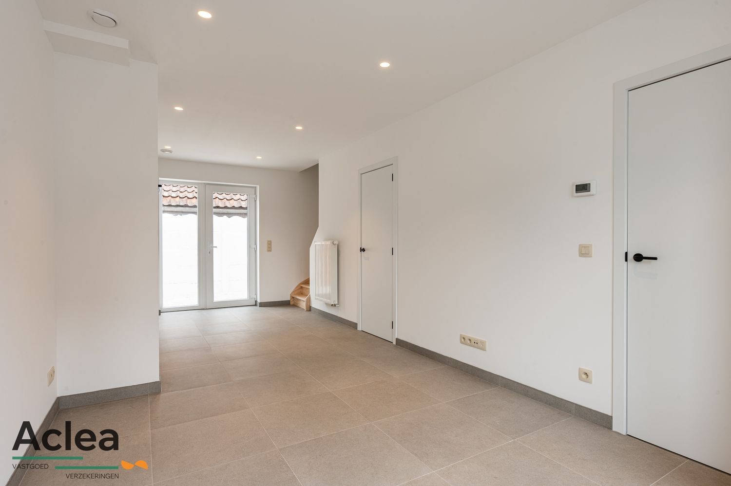 Volledig gerenoveerde woning met 2 slpks foto 5