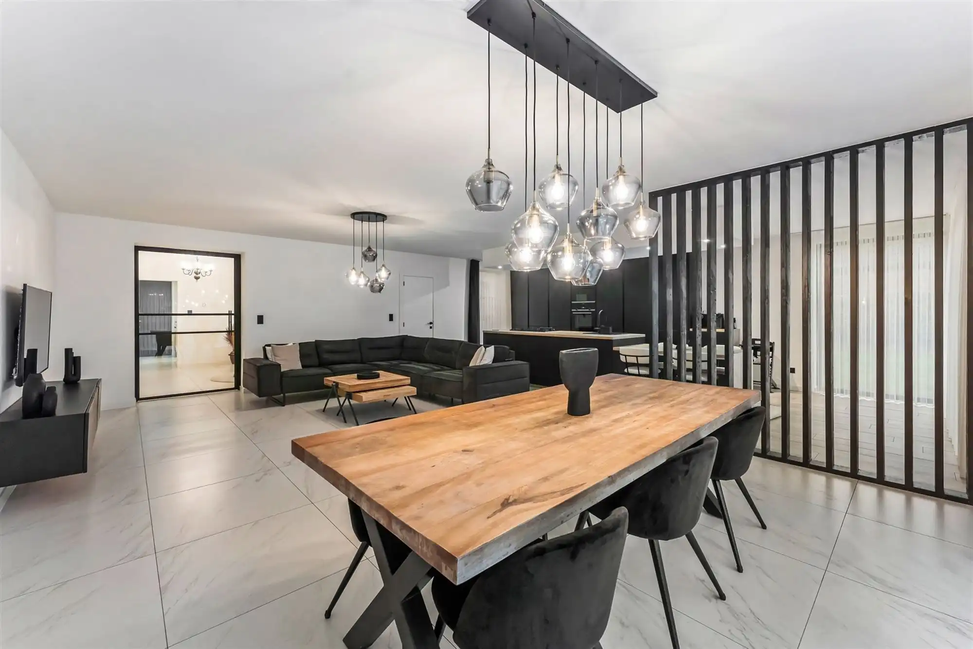 UITERST KNAP GERENOVEERDE WONING MET 3-4 SLAAPKAMERS OP EEN PERCEEL VAN 12A48CA TE BEVERLO foto 6