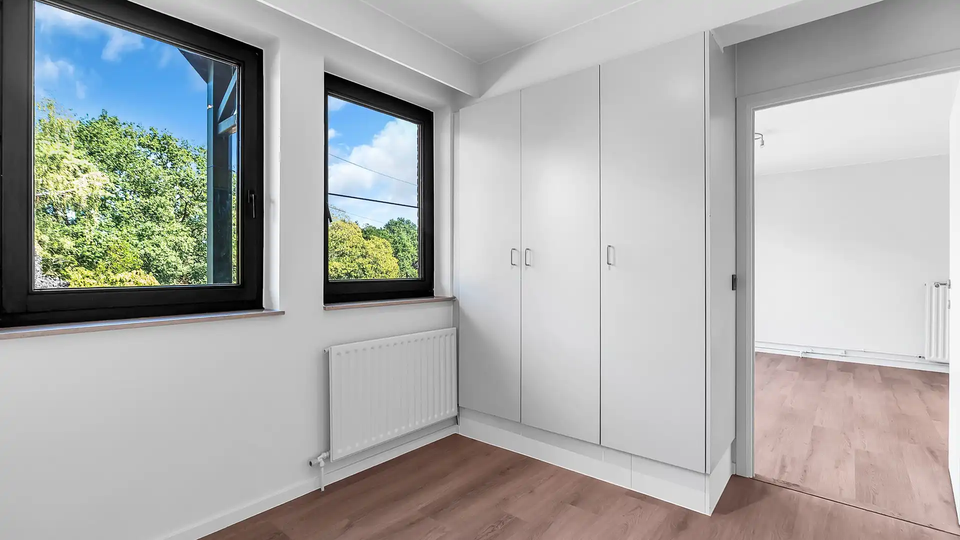 Instapklaar appartement met garage in Genk foto 7