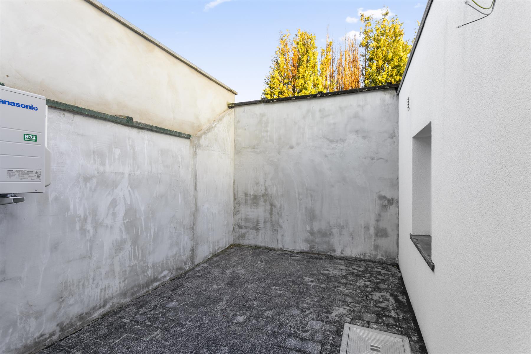 Totaal gerenoveerde woning met koer en voortuin. foto 14