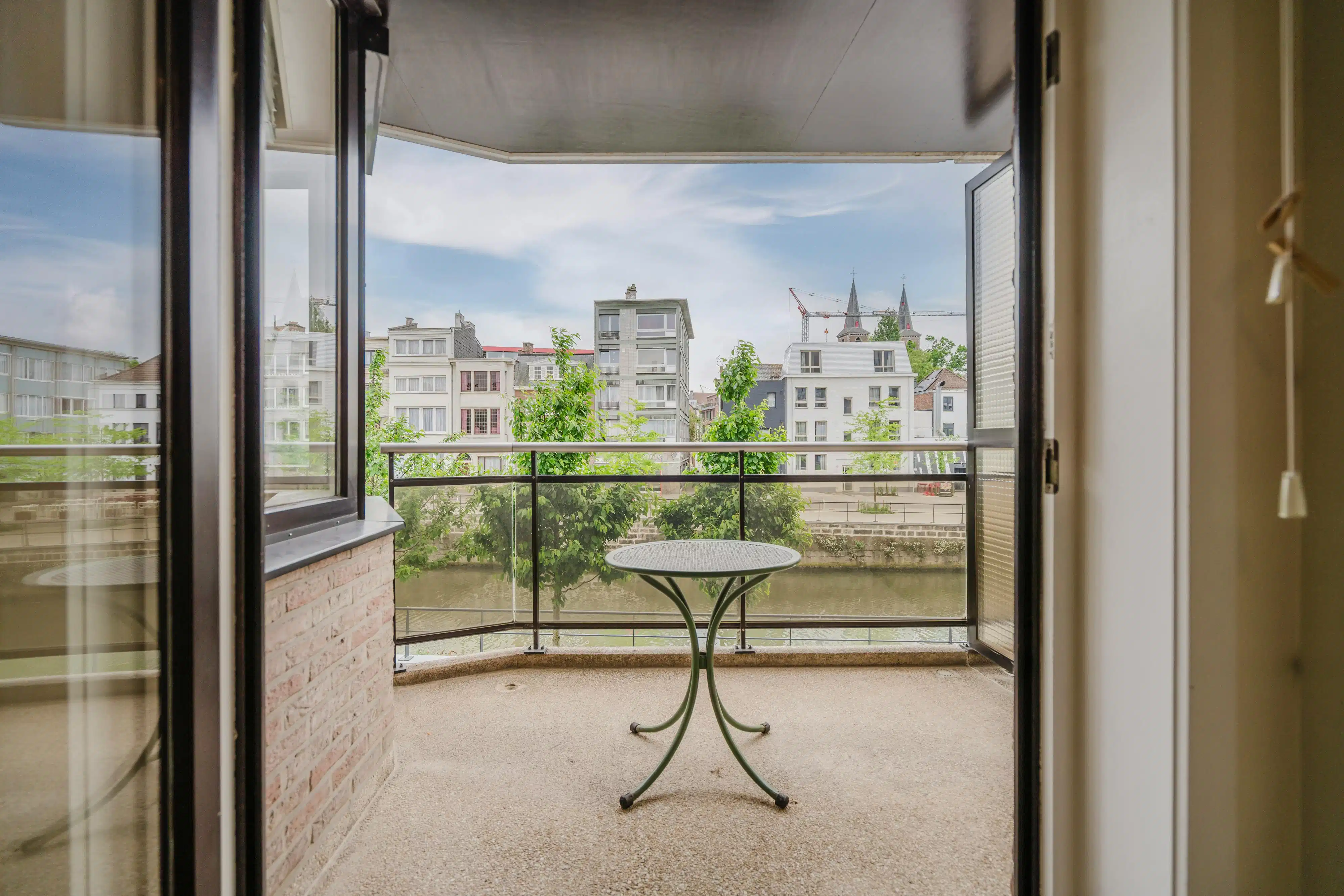 Instapklaar appartement met zuidterras aan de Leie foto 2