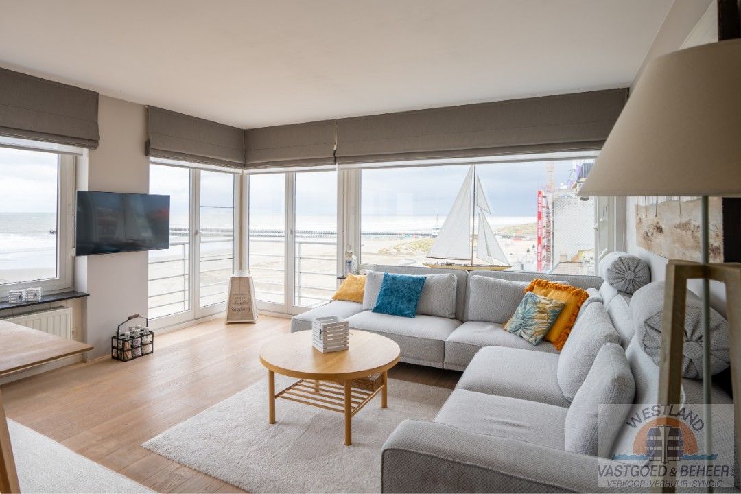 Instapklaar appartement met frontaal zeezicht – Nieuwpoort Zeedijk foto {{pictureIndex}}