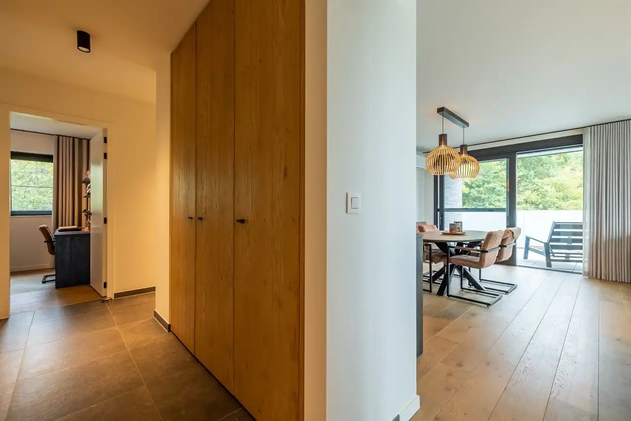 Gemeubelde penthouse met 2 slpk, ruim terras en autostaanplaats foto 8