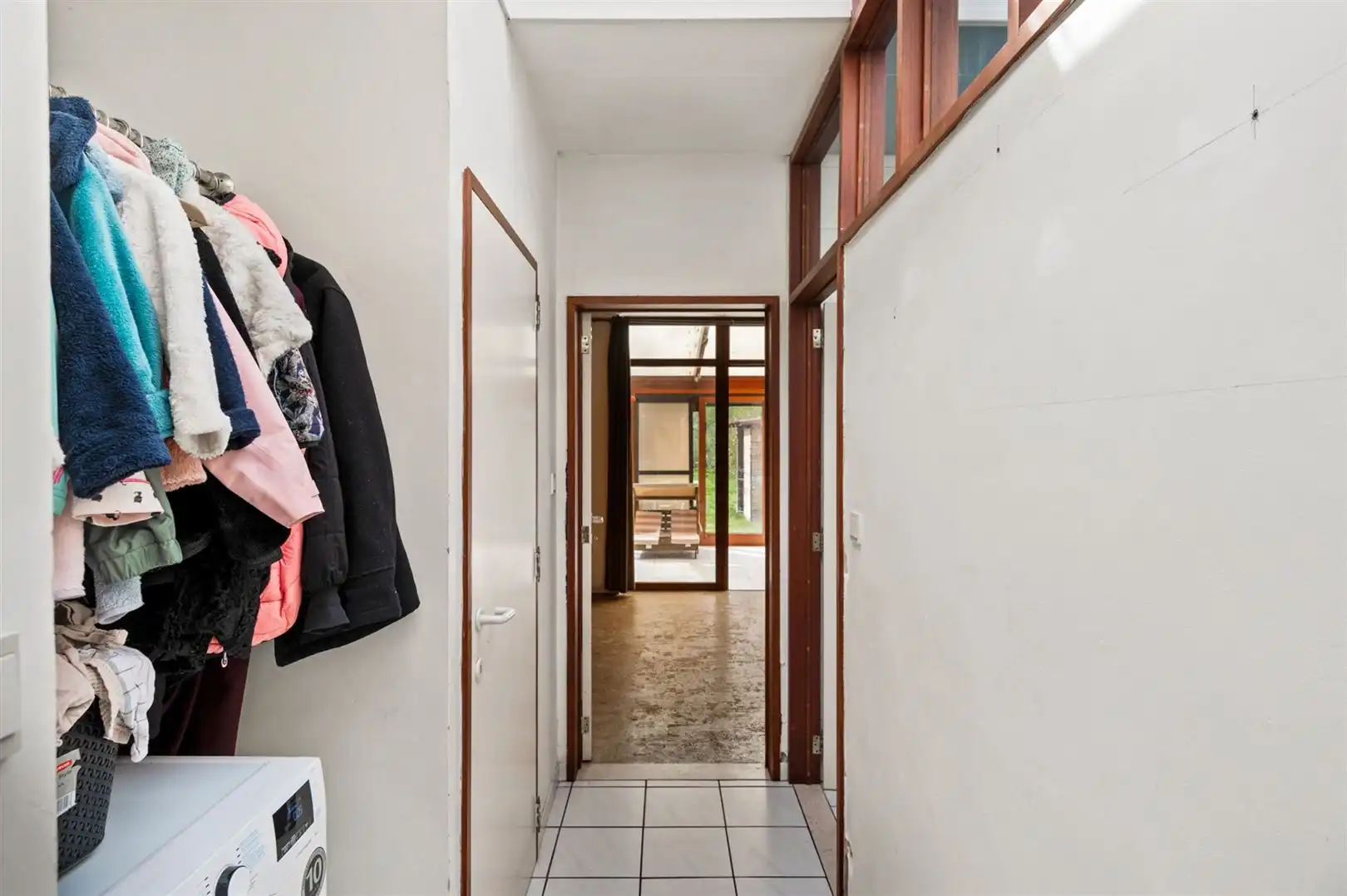 Te renoveren halfopen woning met grote tuin foto 9