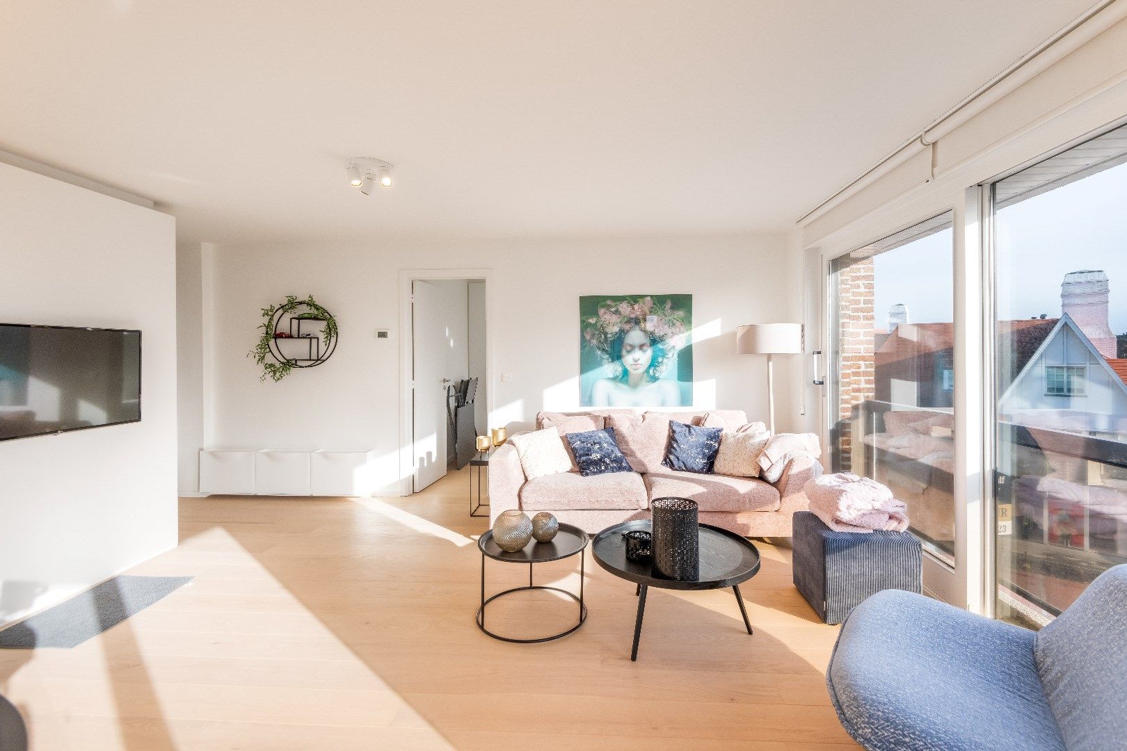 Zeer lichtvol en zonnig hoekappartement  met  open zicht op het Driehoeksplein en zijdelings zeezicht. foto 4