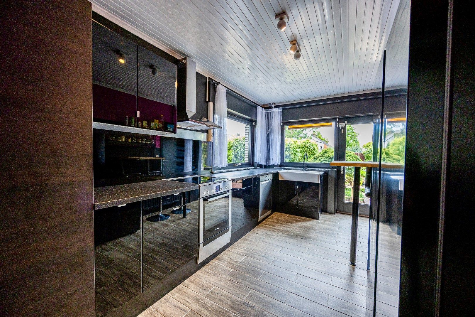 Ruime bungalow te koop met 2 slpk, garage en tuin foto 9