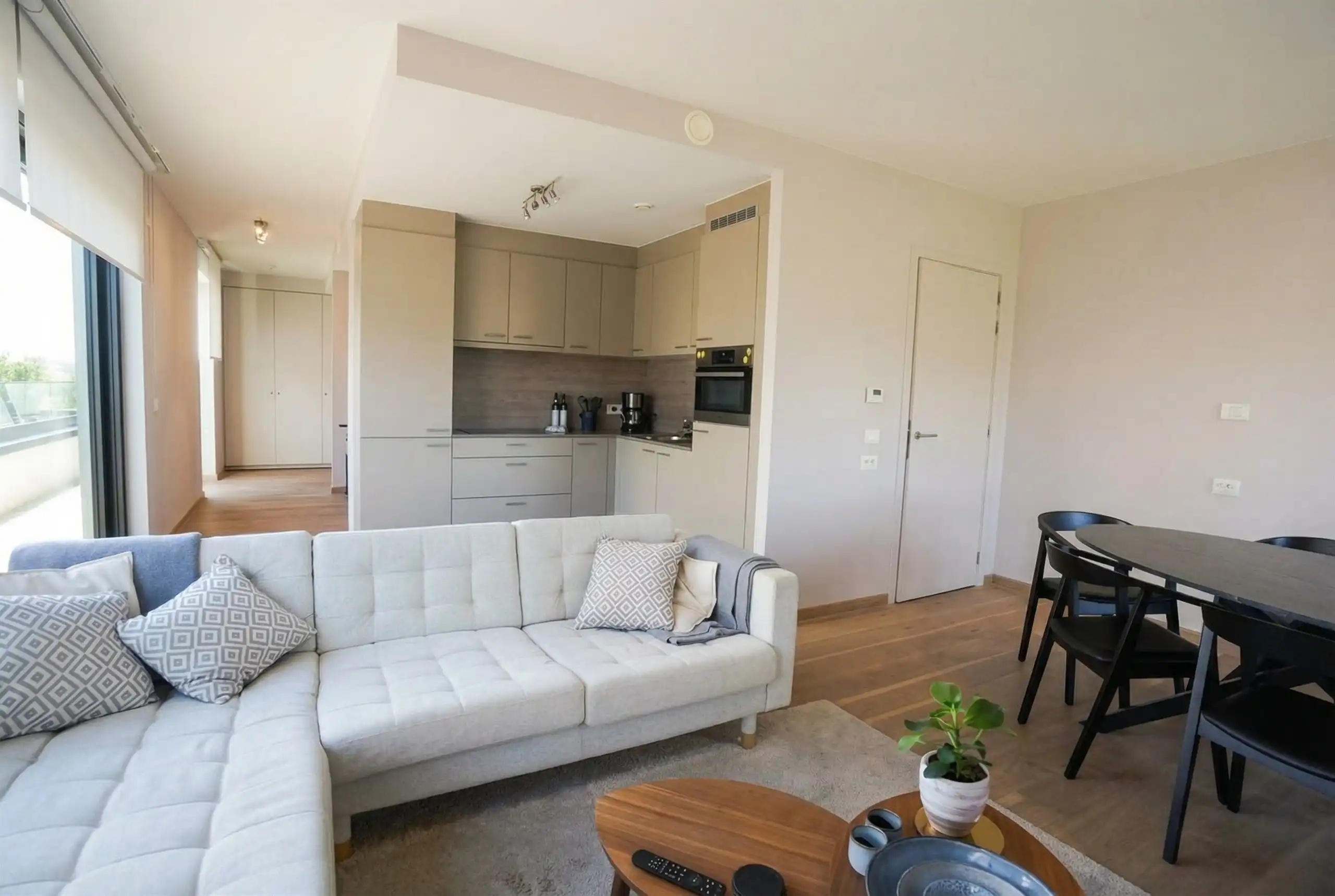 Onweerstaanbare serviceflat met grote staanplaats en terras! foto 9