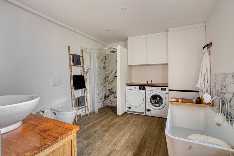 Gerenoveerde halfopen woning met 3 slaapkamers, zonnige tuin en inpandige garage in hartje Wakken! foto 14