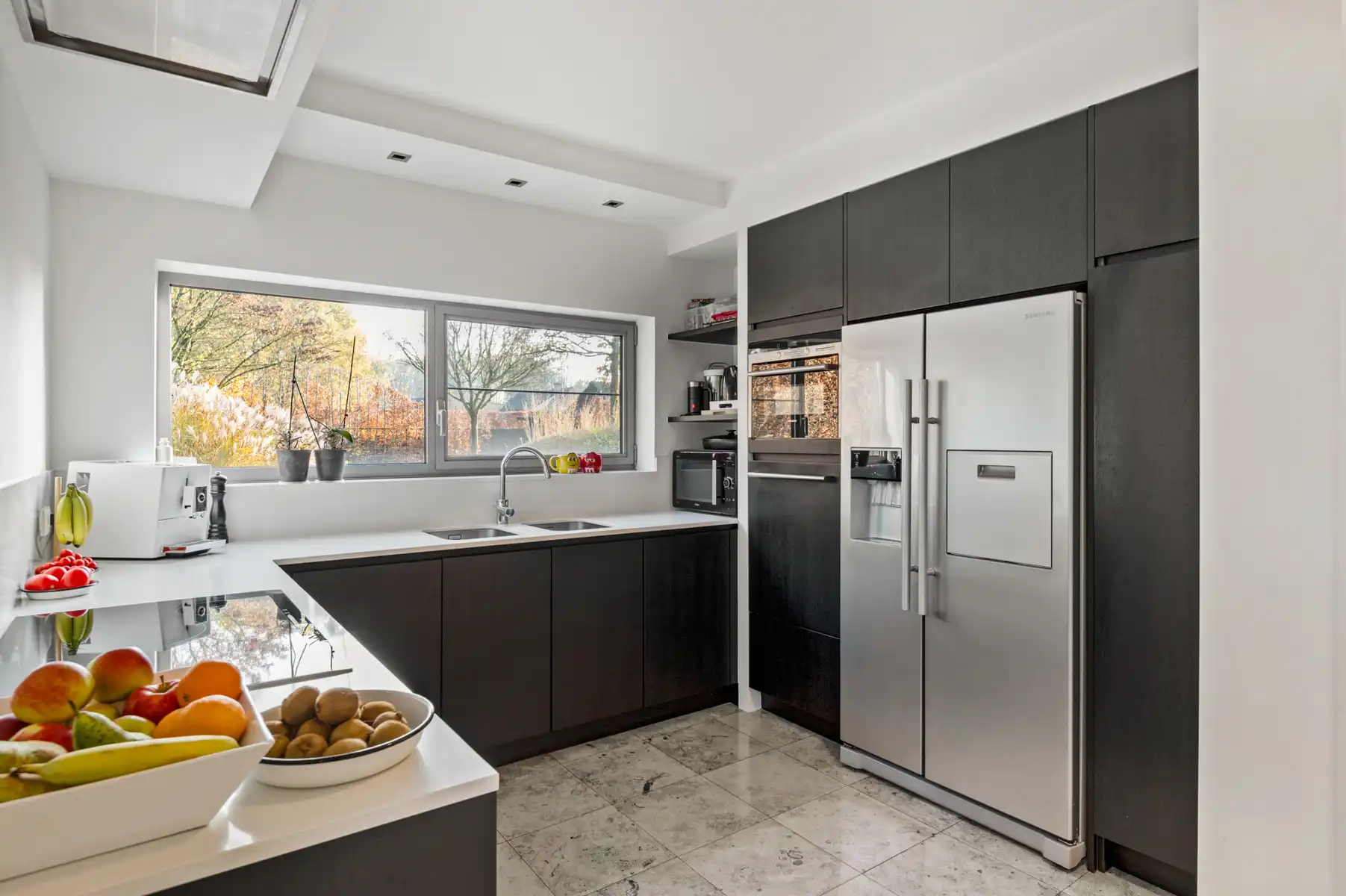 Moderne villa in een doodlopende straat vlakbij het centrum foto 12