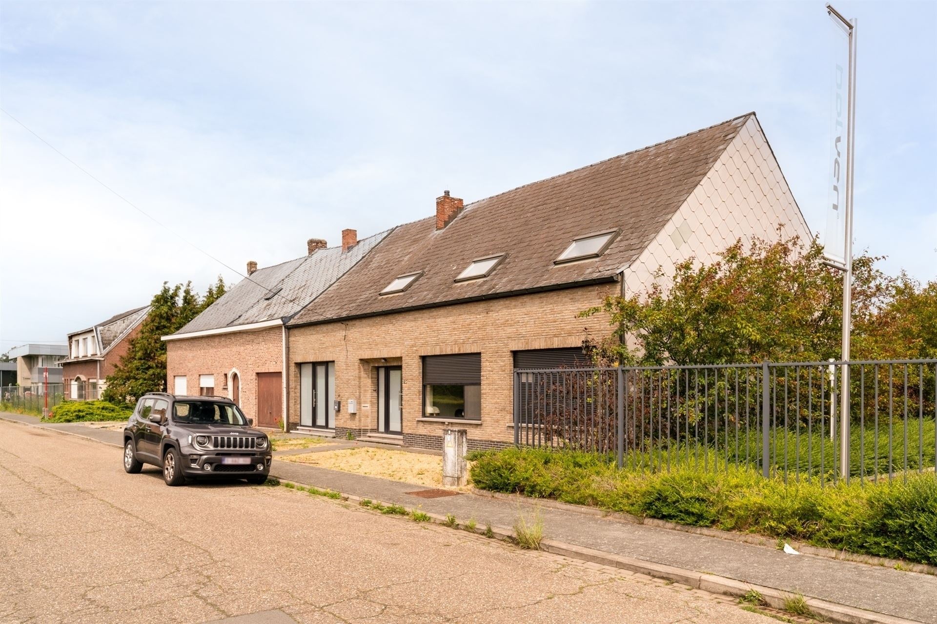 Meergezinswoning bestaande uit 2 app, tuin en dubbele carport foto 29