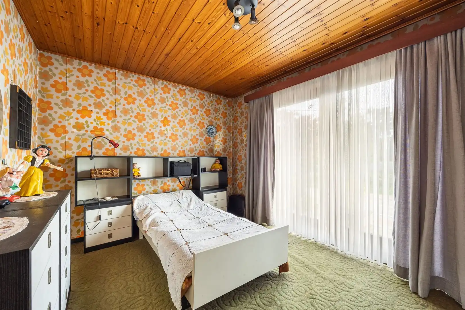 Charmante, te restaureren seventies-woning met 3 slpk. foto 11