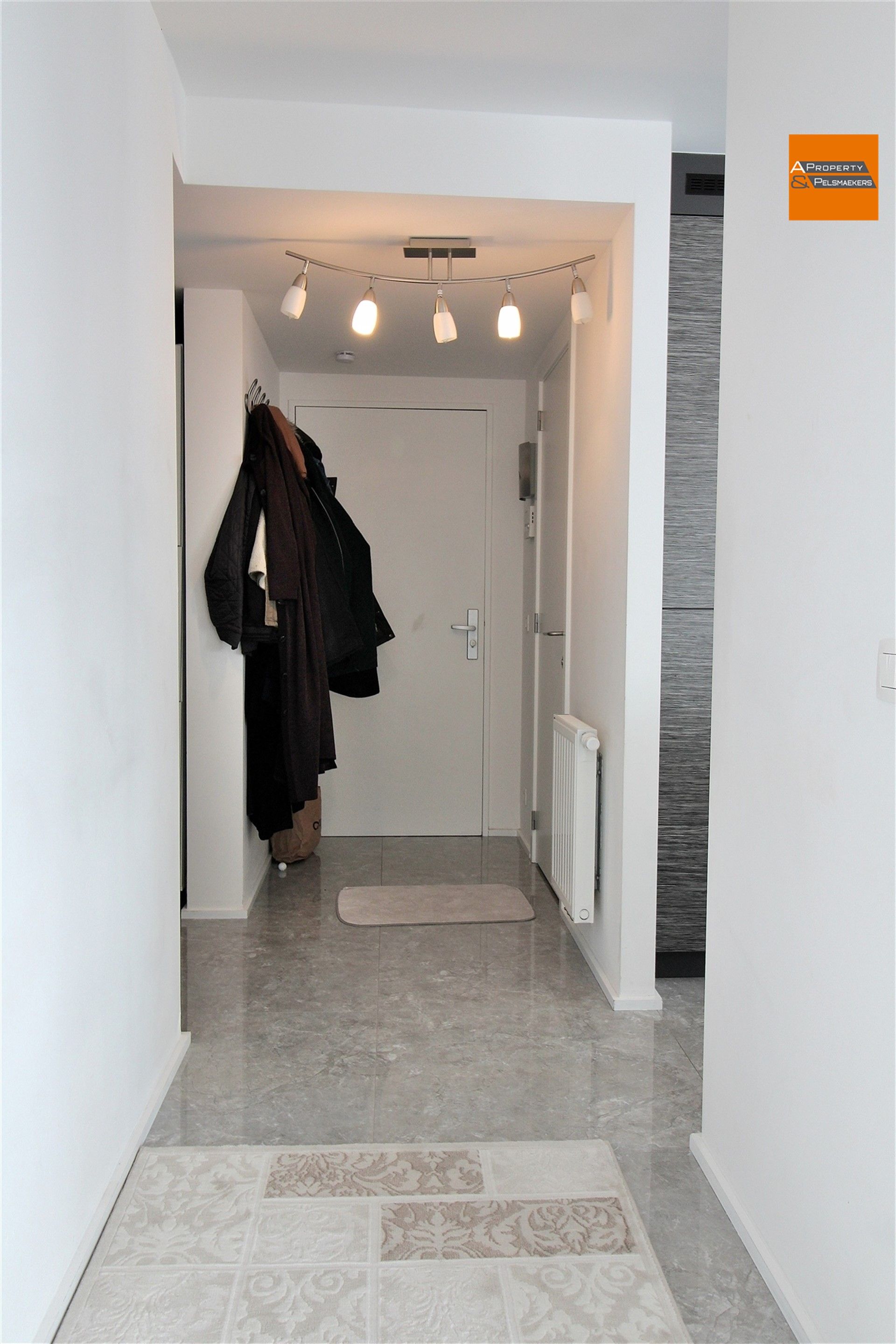 Unieke kans! recente en moderne 2-slaapkamer appartement in Brussel-centrum  foto 7