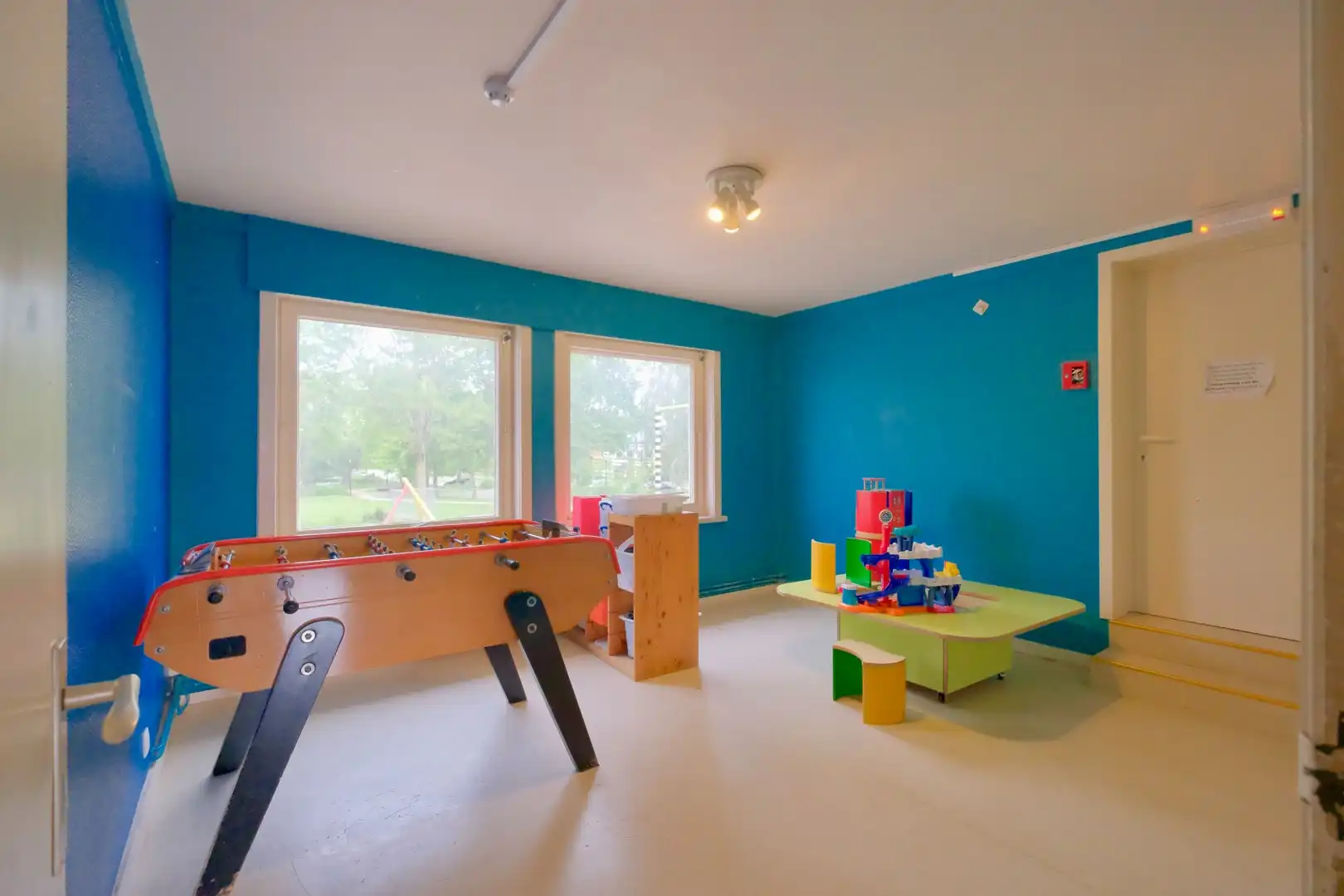 Torhout – Ruim handelspand/woning met 4 slpks en garage op 385 m² foto 15