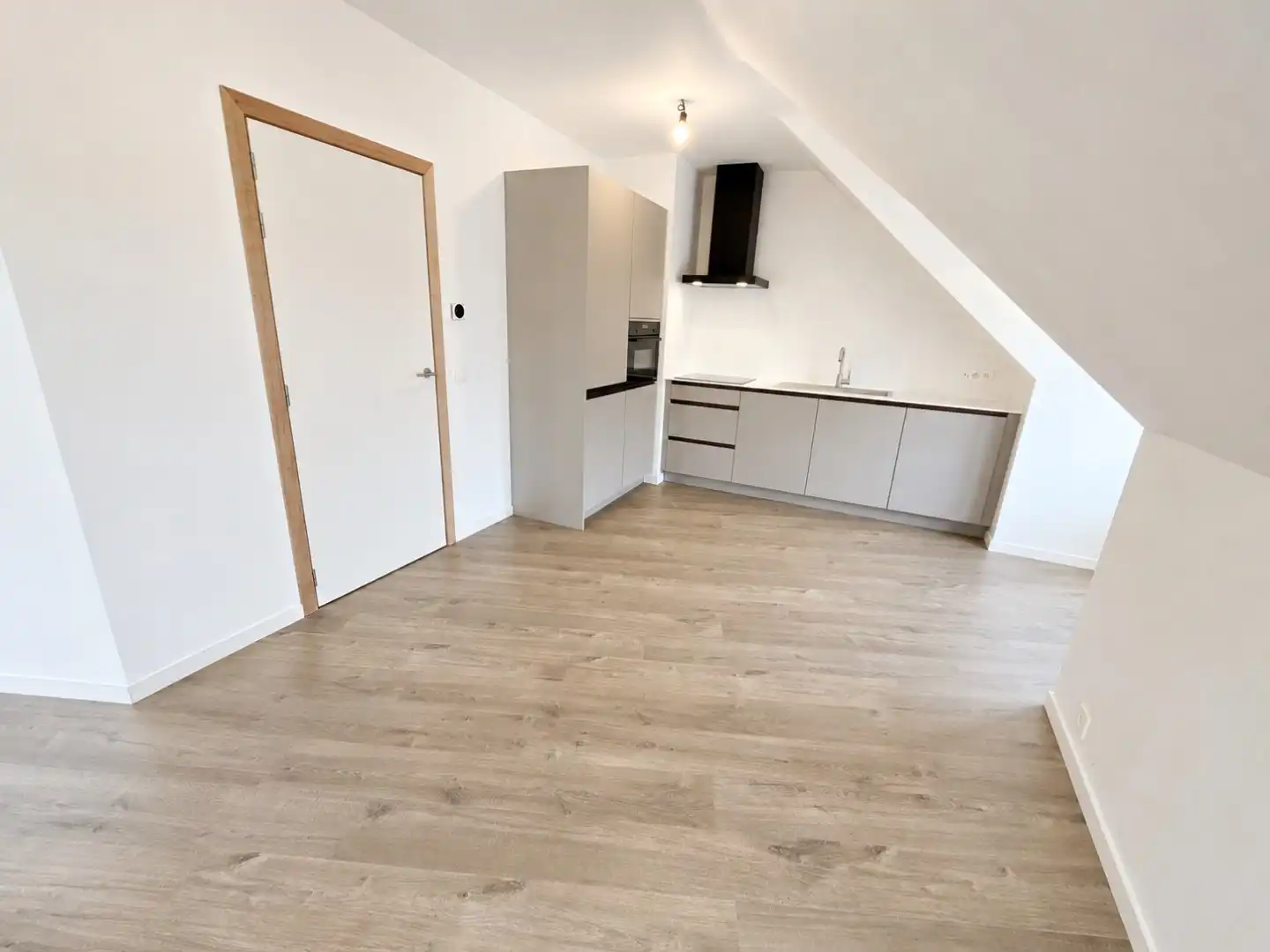Hip appartement met loftvibes foto 11
