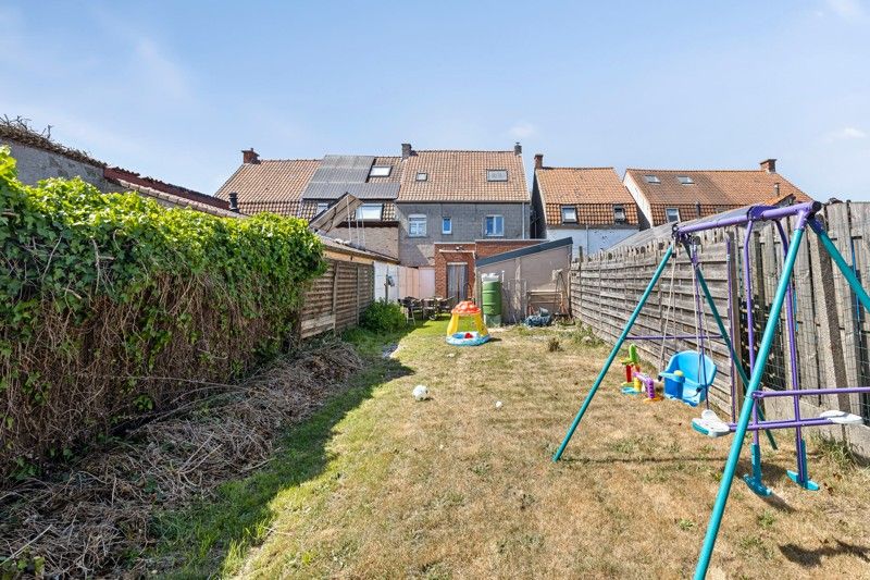 Op te knappen gezinswoning met mogelijkheid tot 4 slaapkamers TE KOOP in Oostrozebeke! foto 17
