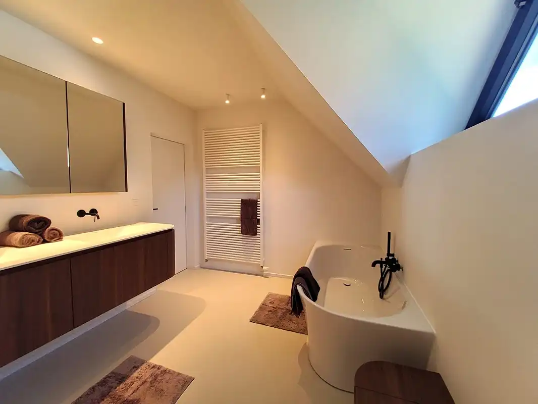 Volledig vernieuwde villa op een mooi perceel van ruim 28 are! foto 24