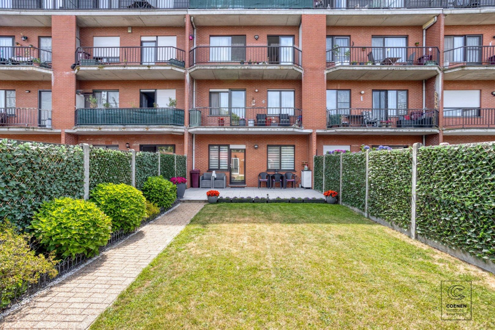 Instapklaar gelijkvloers appartement van 90m² met tuin en garage nabij het centrum van Schoten! foto 14