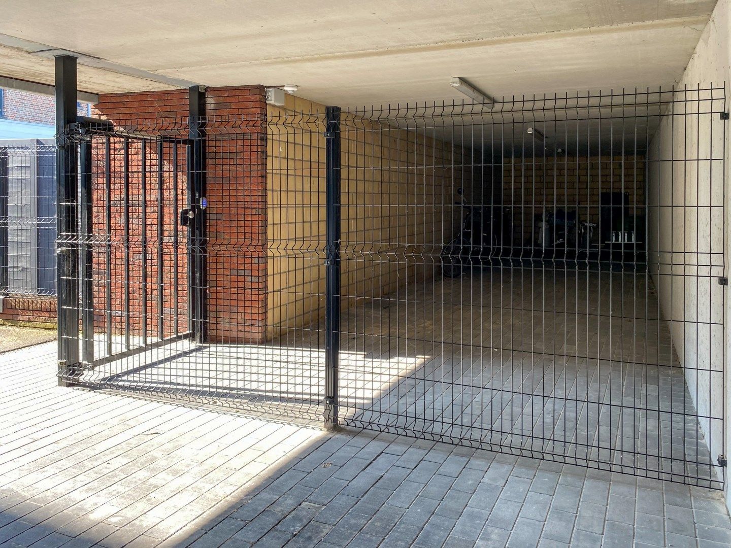 Recent appartement met 2 slaapkamers en ruim terras, autostaanplaats en extra berging. foto 24