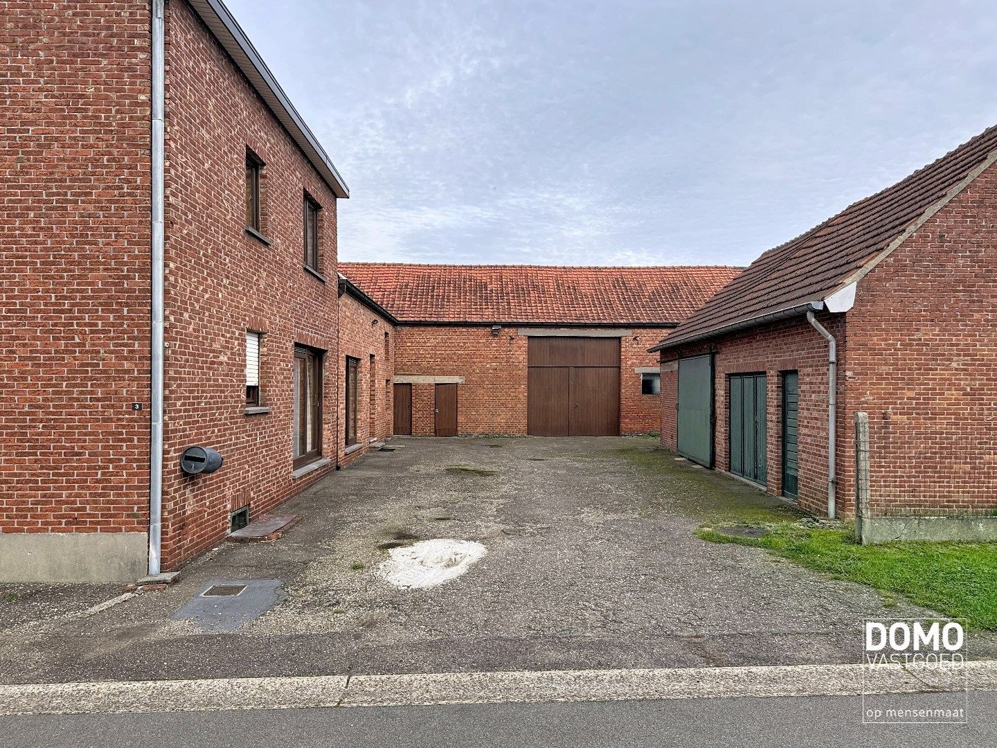 Authentieke open bebouwing met bijgebouwen en potentieel in Tuilt-Kuringen foto 3