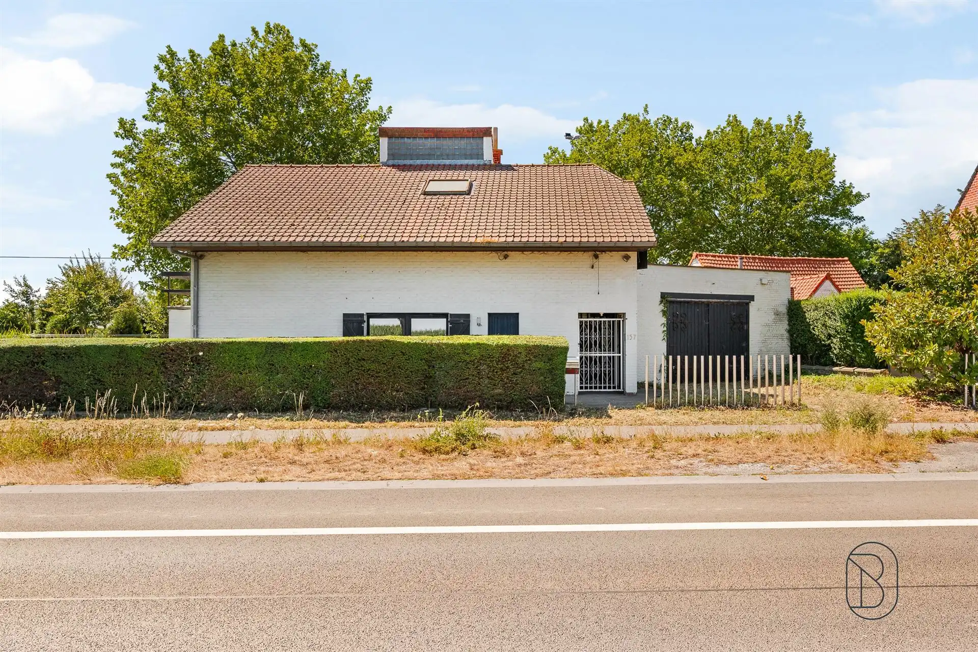 Gebouw aan de snelweg foto 2