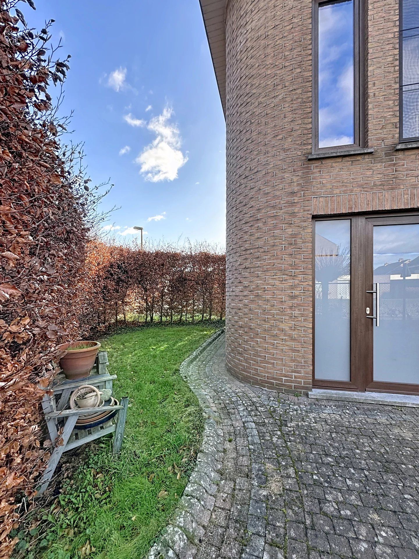 Recent gerenoveerde woning met 3 ruime slaapkamers en kleine tuin vlakbij het centrum. foto 30