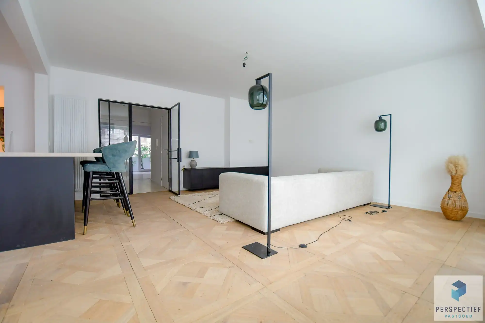 RUIM LICHTRIJK GERENOVEERD APPARTEMENT aan het LEOPOLD PARK foto 2