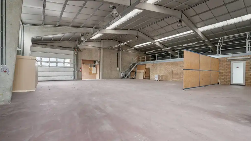 Bedrijfspand met optioneel woonst te huur in Dikkelvenne foto 3