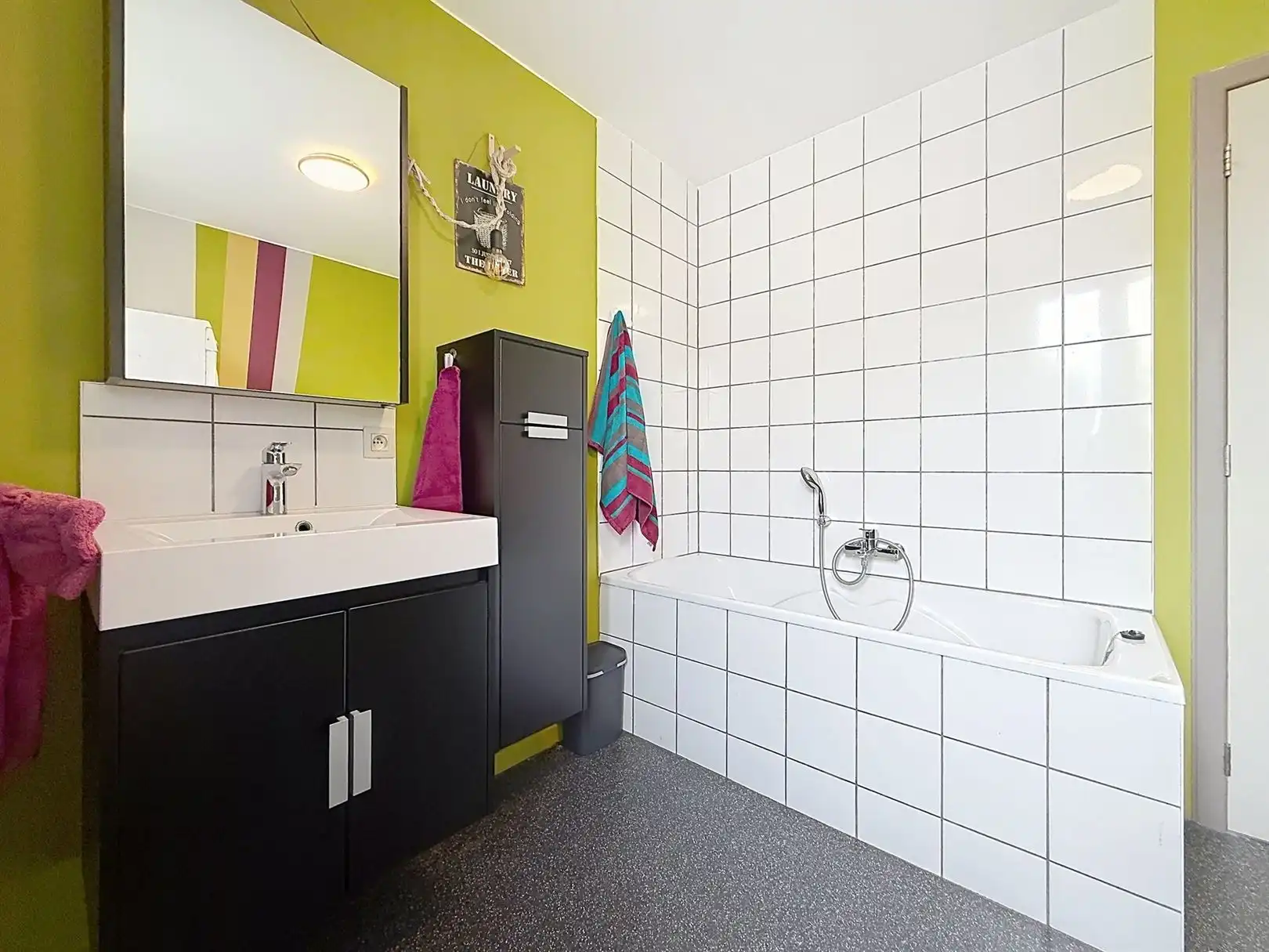 Instapklare stadwoning met koer, 2/3 slpks foto 18