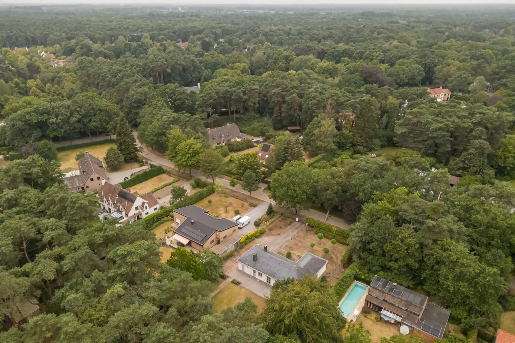 Rustig gelegen te renoveren gelijkvloerse villa op 2265 m² foto 14
