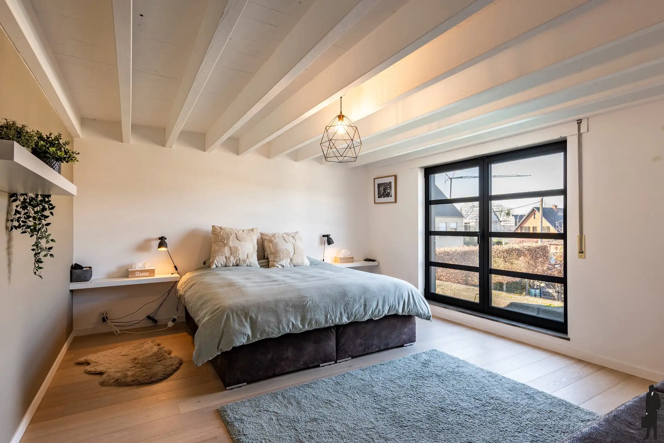 Hoogwaardig afgewerkte, ruime, recente woning met 5 slpk. foto 11