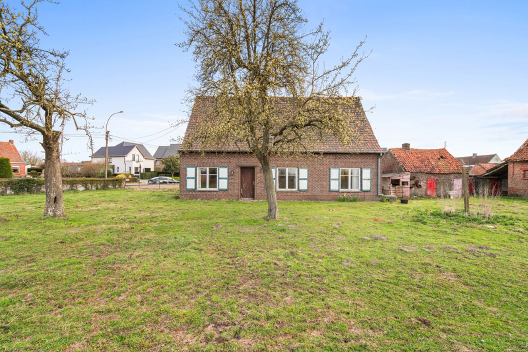 Hoeve met bijgebouwen op circa 1,2 ha foto 19