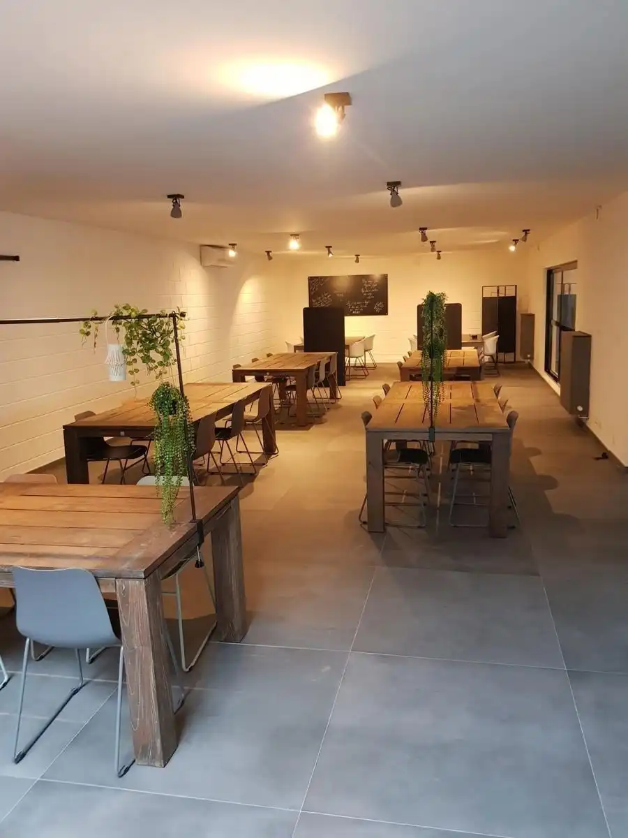 Terbeschikkingstelling van infrastructuur in vernieuwde kantoren met parking, v.a. 21 m², Genk-Noord foto 8