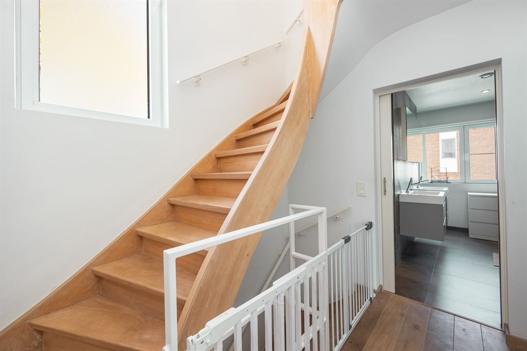 Instapklare woning met garage en gezellige tuin foto 19