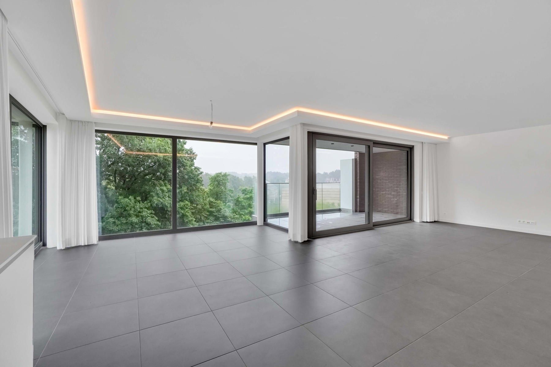 LUXEAPPARTEMENT (147m2) MET 2 SLK + 2 AUTOSTANDPL. TE GENK foto 7