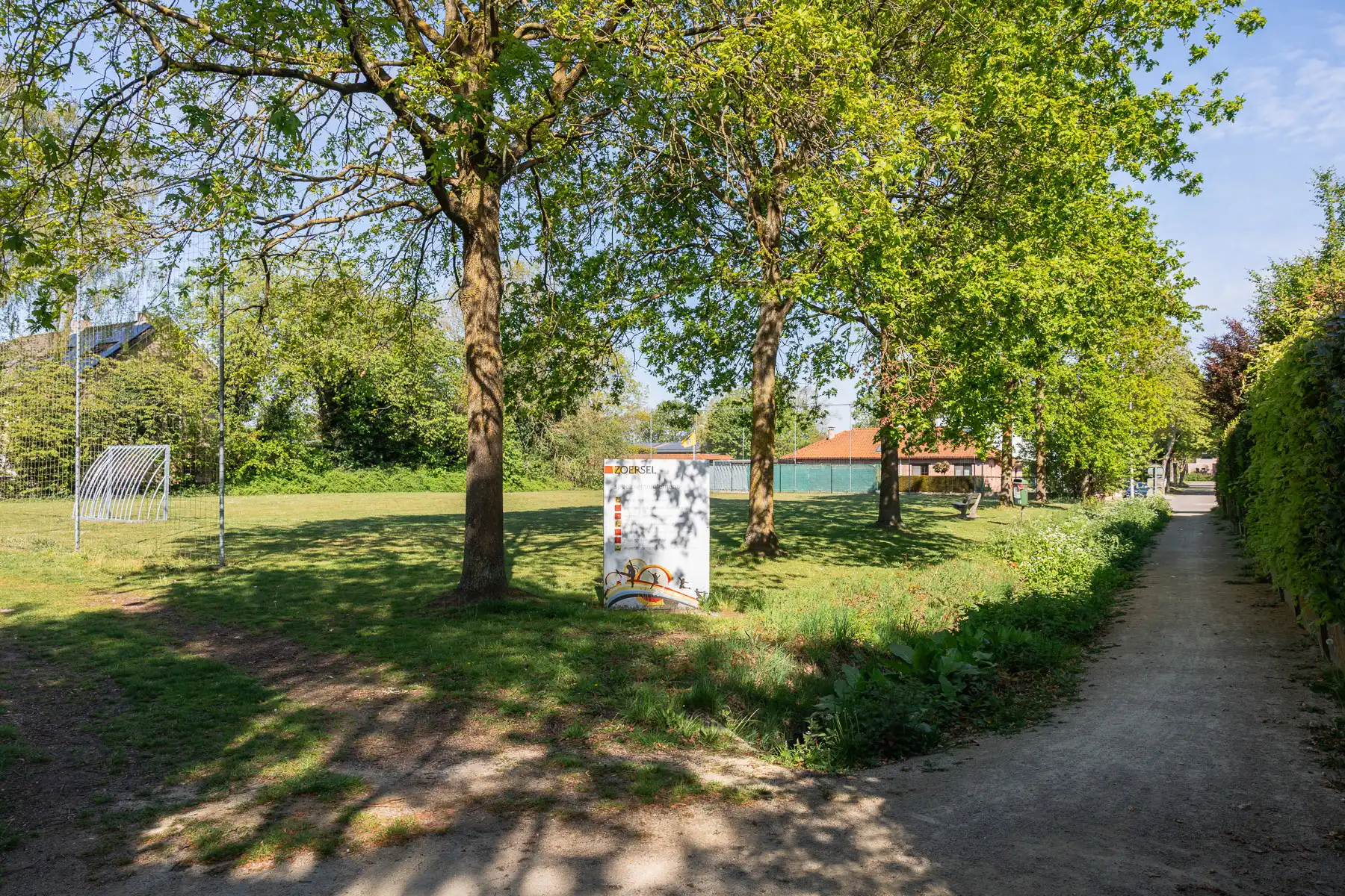 Prachtige, uiterst ruime open bebouwing in het groen foto 29