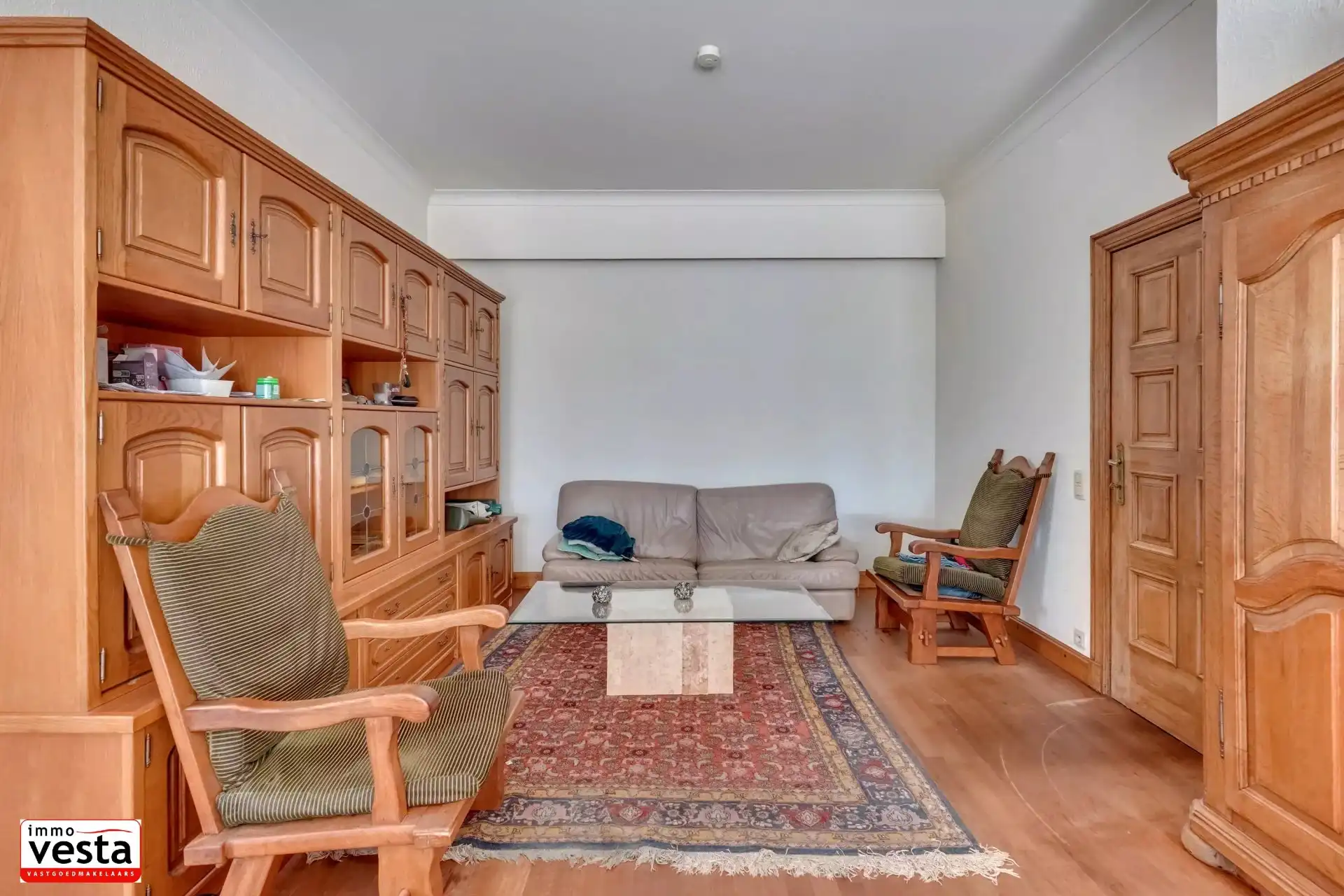 Zeer ruim gelijkvloers appartement foto 16