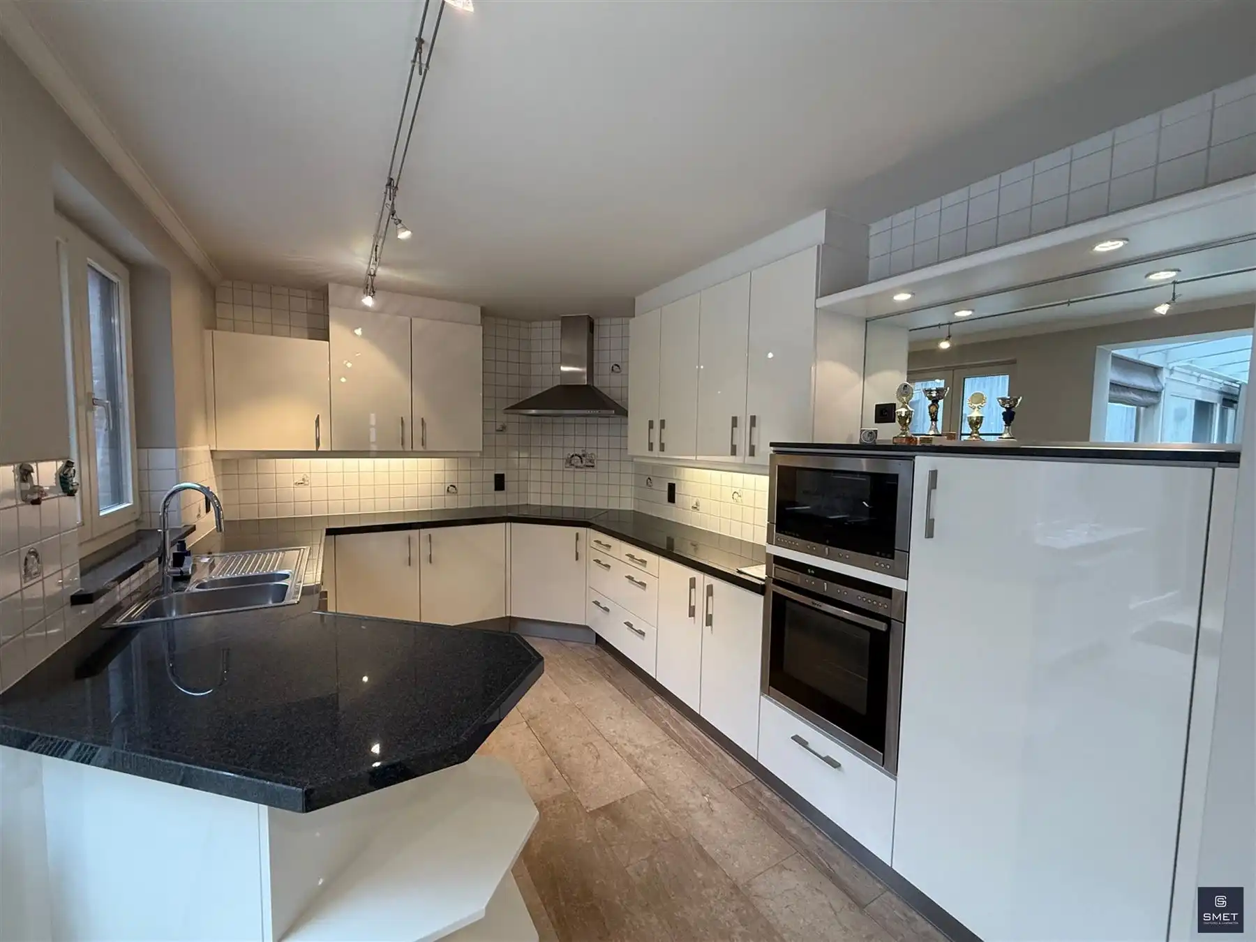 Gelijkvloerse handel-/kantoorsruimte met riant woonhuis foto 7