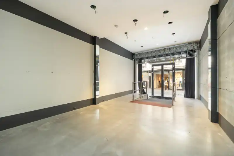 --- NIEUW --- Commercieel pand met bovenliggende woonstmogelijkheden op toplocatie! foto 3