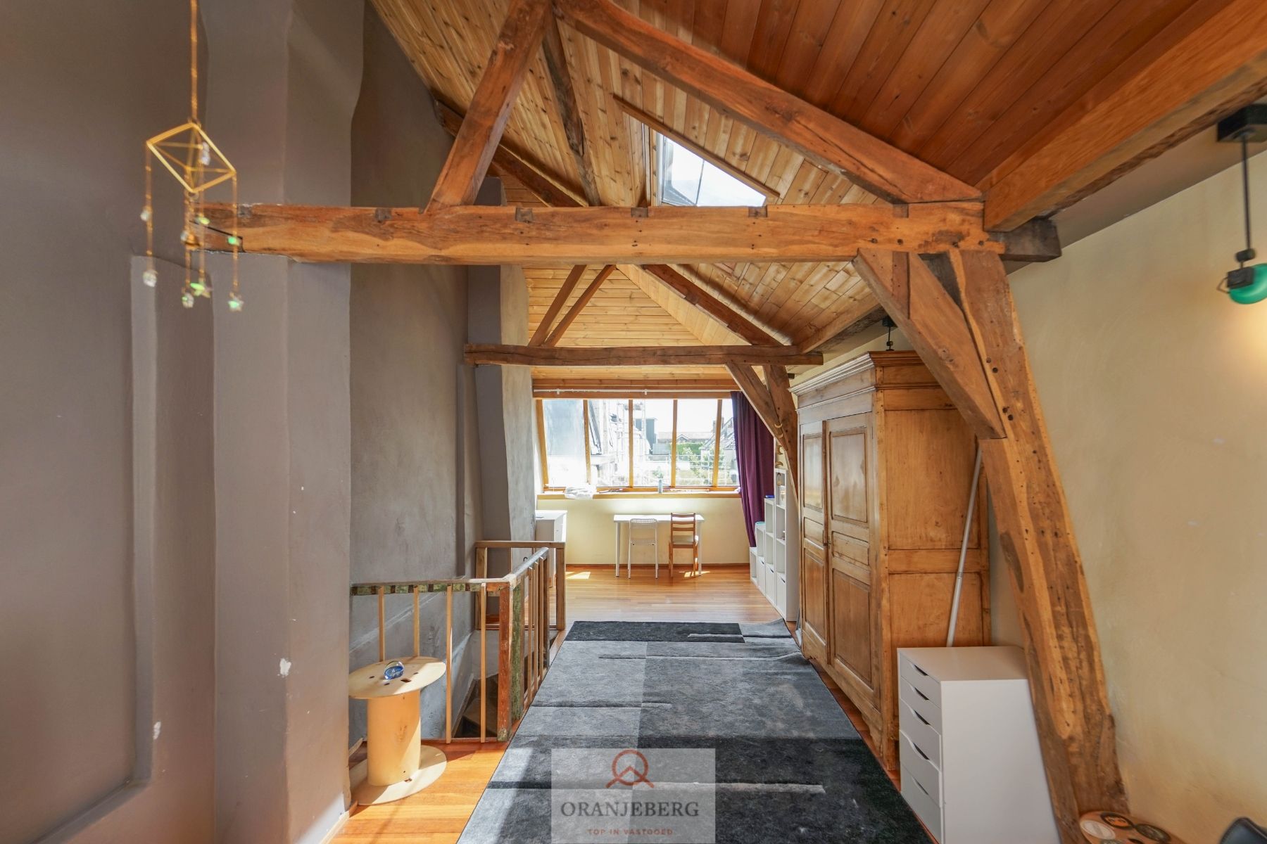 Karaktervolle stadswoning met buitenruimte aan Sint-Baafskathedraal foto 2